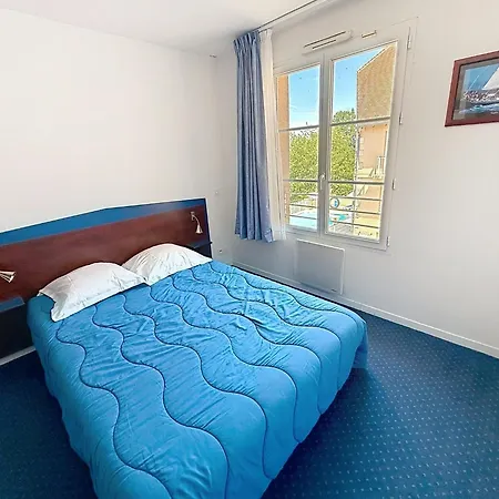 Family In For 6 * La Roche-Posay